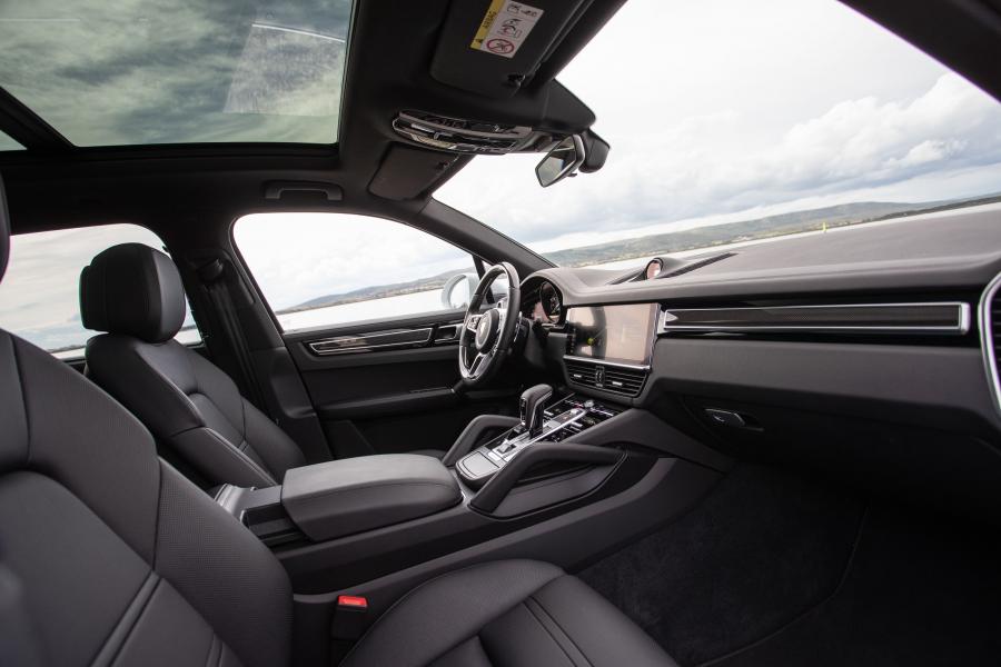 Интерьер Porsche Cayenne E-Hybrid (PO536) 2018 года  (WW) (фото 6 из 85)